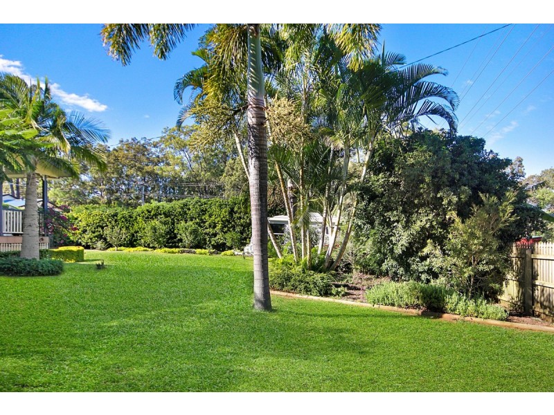 5 Halcyon Street, Lamb Island QLD 4184