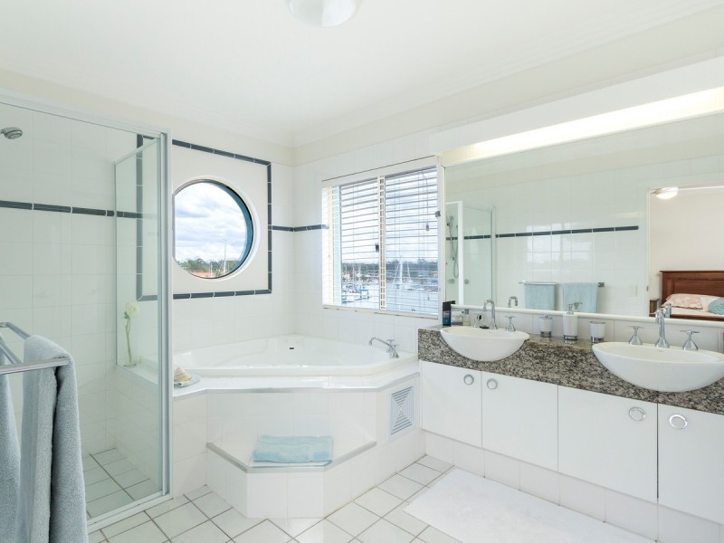 9 Raby Bay Quays/12 Esperance Court, Raby Bay QLD 4163