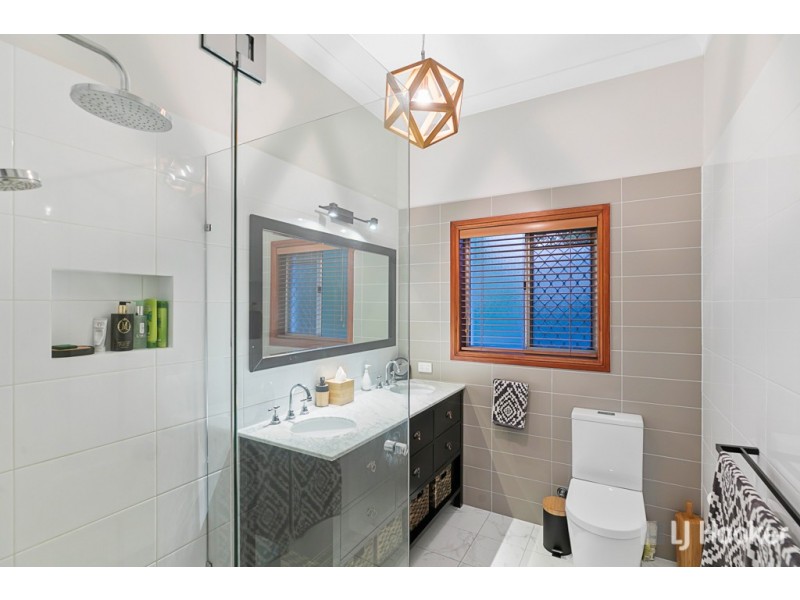 5 Catherine Street, Birkdale QLD 4159