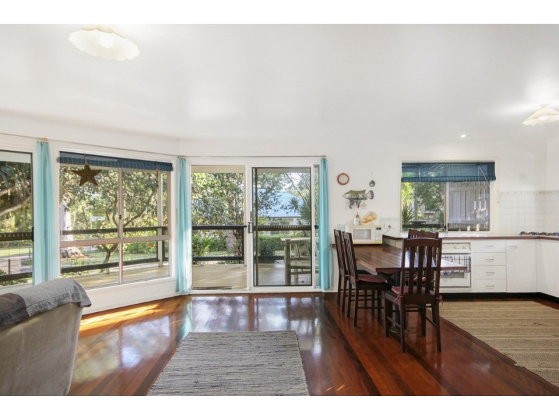 1 Ooyan Street, Coochiemudlo Island QLD 4184