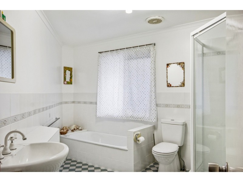 1 Ooyan Street, Coochiemudlo Island QLD 4184