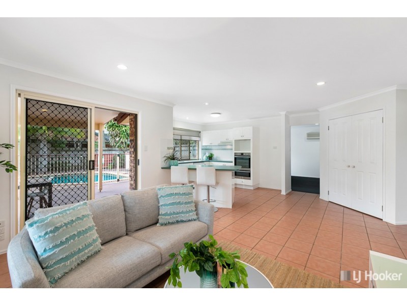 20 Cliftonville Place, Redland Bay QLD 4165