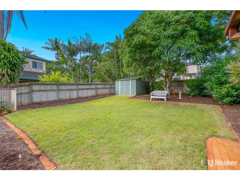 20 Cliftonville Place, Redland Bay QLD 4165