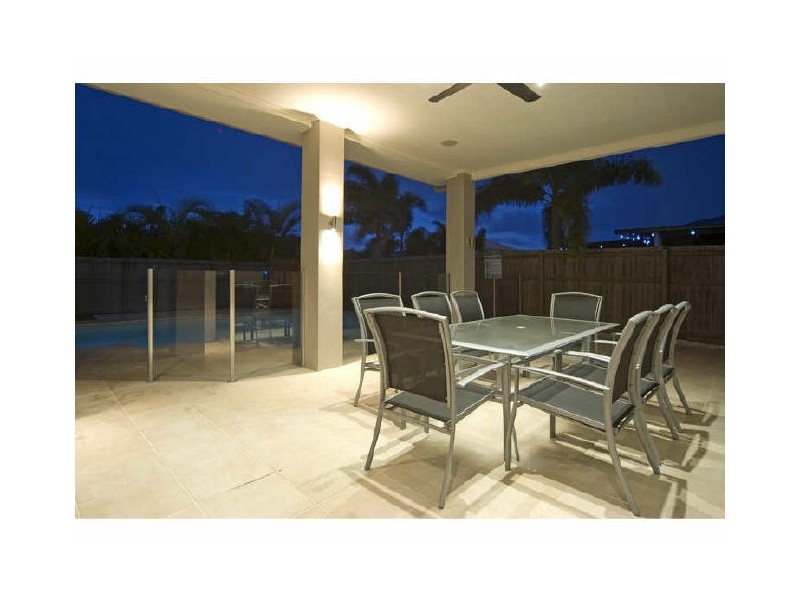 17 Mallan Terrace, Birkdale QLD 4159