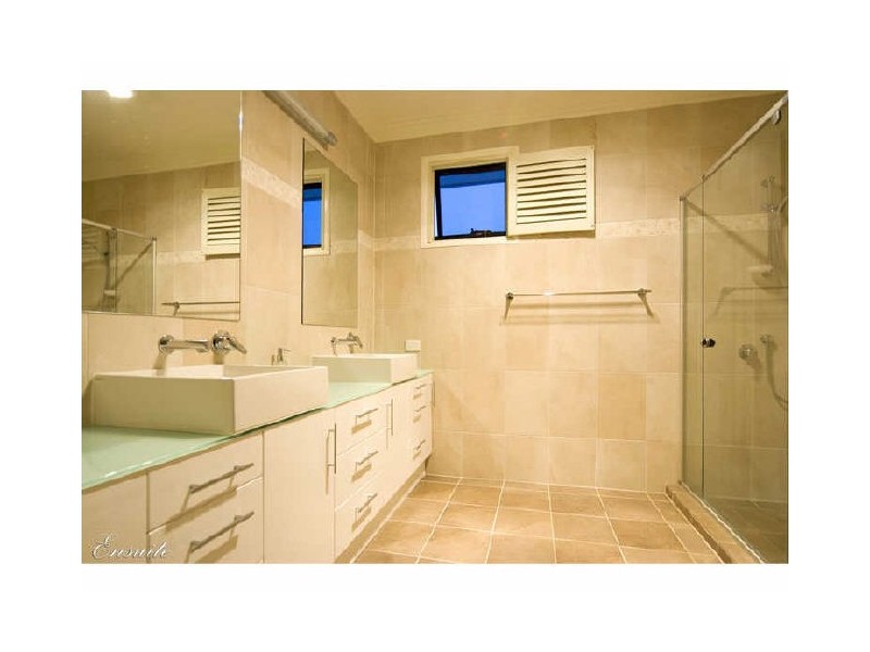 17 Mallan Terrace, Birkdale QLD 4159