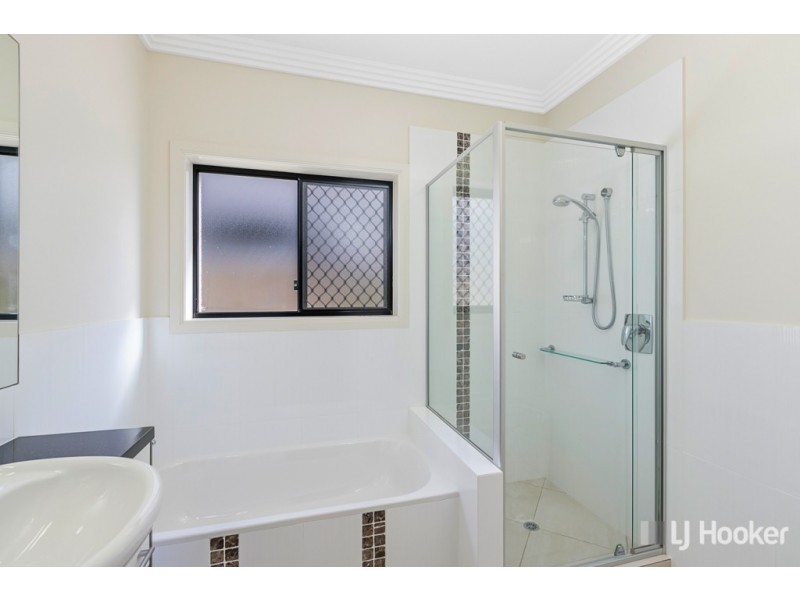 4 Oak Street, Ormiston QLD 4160