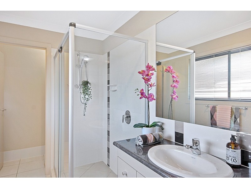 25 Cole Street, Redland Bay QLD 4165