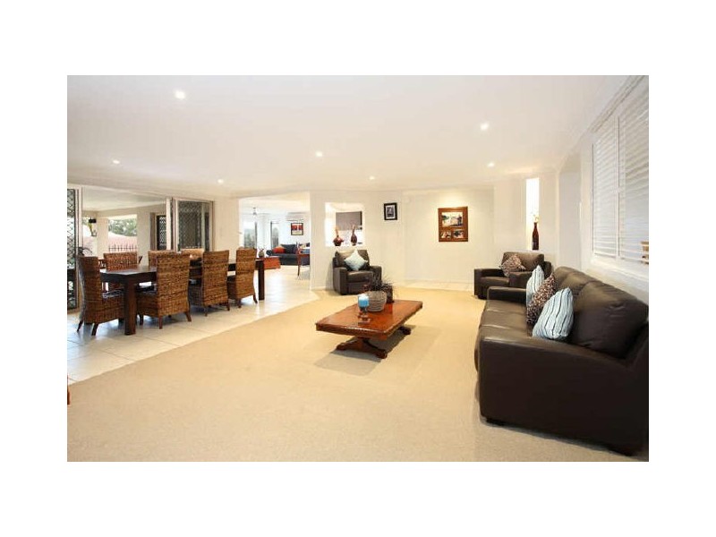 27 Trafalgar Vale Avenue, Wellington Point QLD 4160