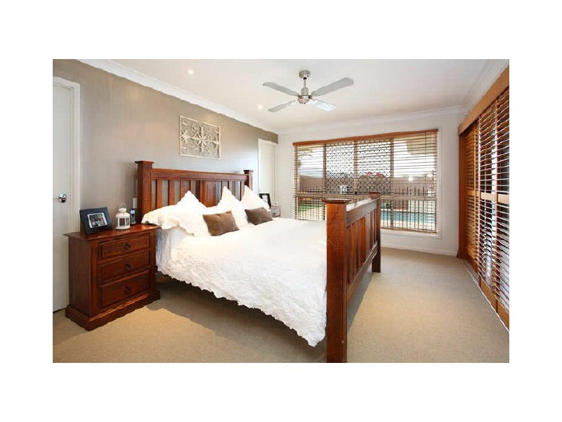 27 Trafalgar Vale Avenue, Wellington Point QLD 4160