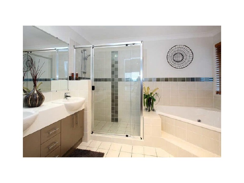 27 Trafalgar Vale Avenue, Wellington Point QLD 4160