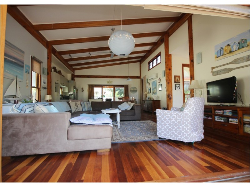 31 Shirley Street, Coochiemudlo Island QLD 4184