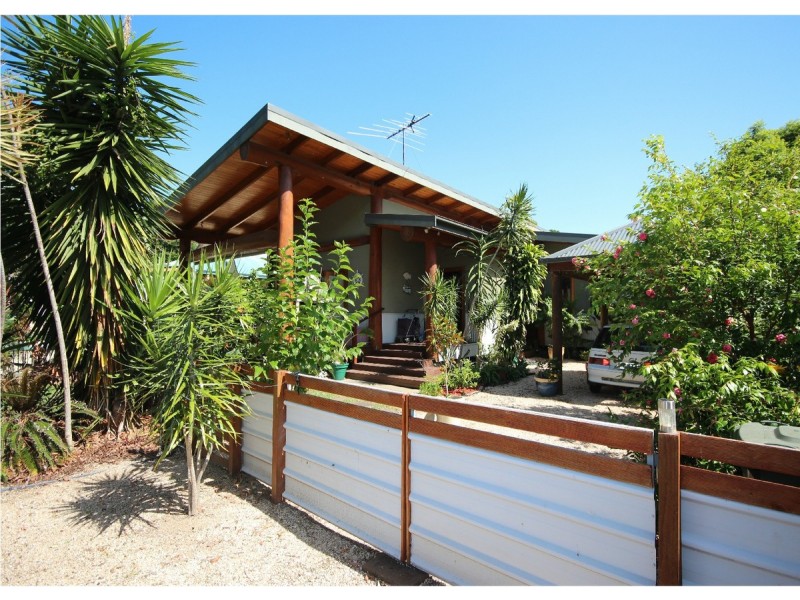 31 Shirley Street, Coochiemudlo Island QLD 4184