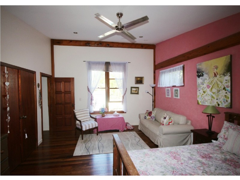 31 Shirley Street, Coochiemudlo Island QLD 4184