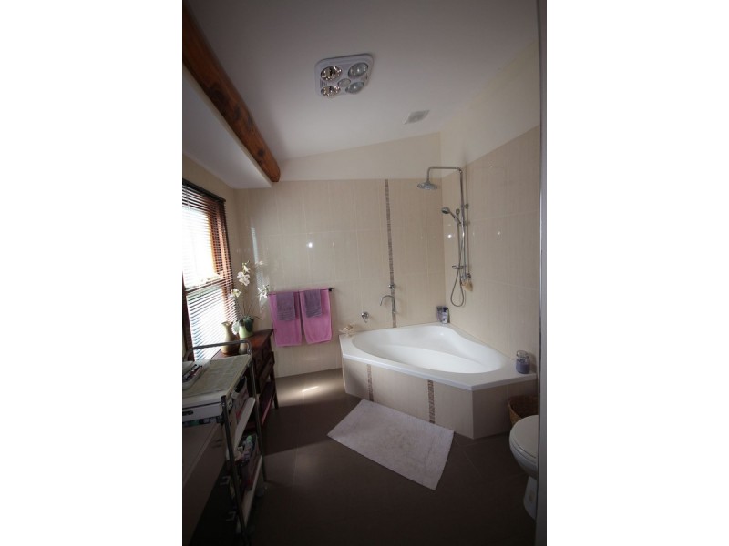 31 Shirley Street, Coochiemudlo Island QLD 4184