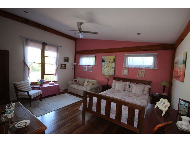 31 Shirley Street, Coochiemudlo Island QLD 4184