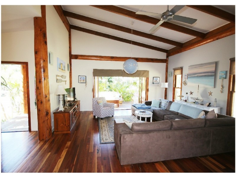 31 Shirley Street, Coochiemudlo Island QLD 4184