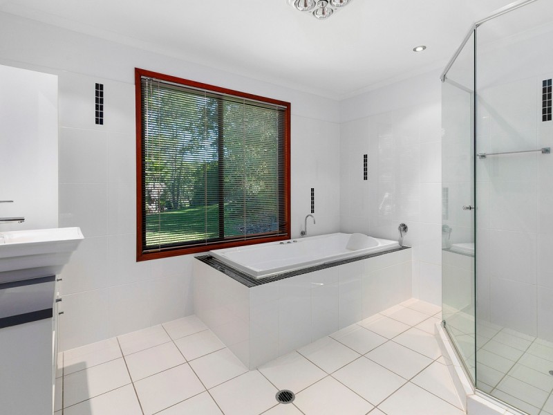 126-130 Ziegenfusz Road, Thornlands QLD 4164