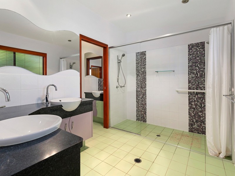 126-130 Ziegenfusz Road, Thornlands QLD 4164