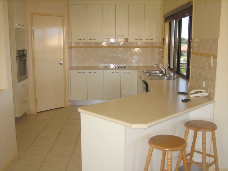 54 Spinnaker Circuit, Redland Bay QLD 4165