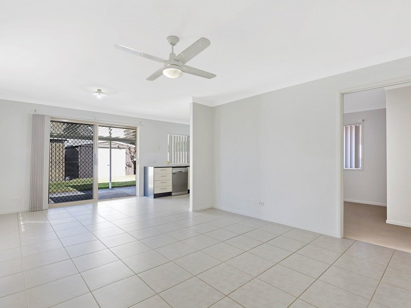 27 Rusbrook Street, Redland Bay QLD 4165