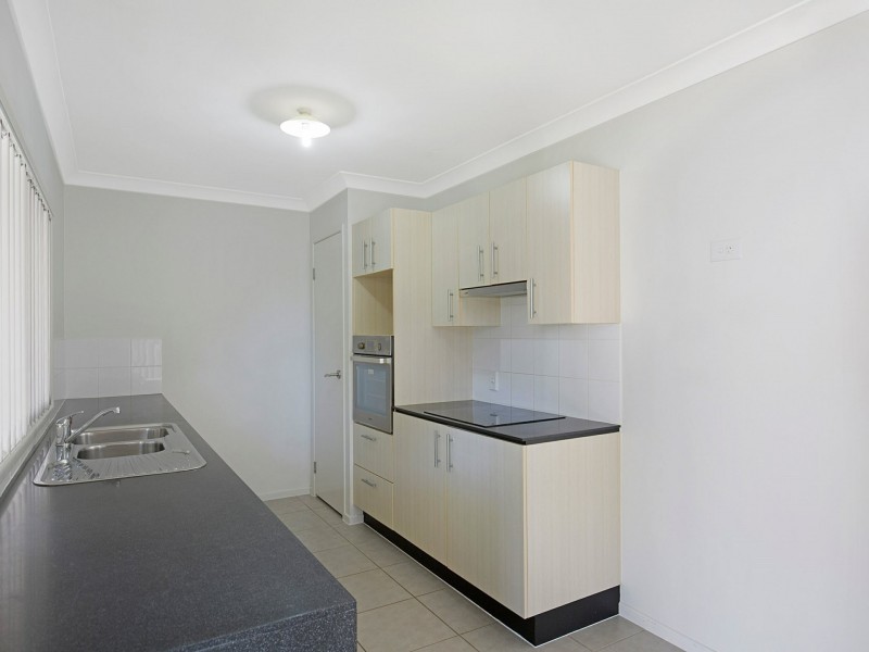 27 Rusbrook Street, Redland Bay QLD 4165