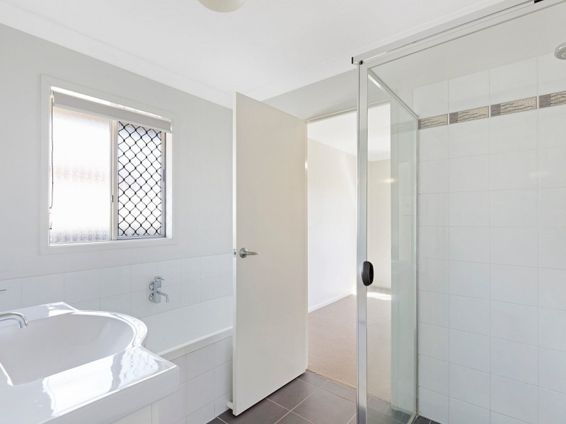 27 Rusbrook Street, Redland Bay QLD 4165