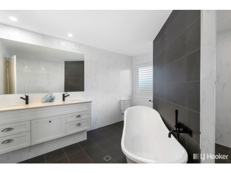 38 Caravel Court, Raby Bay QLD 4163