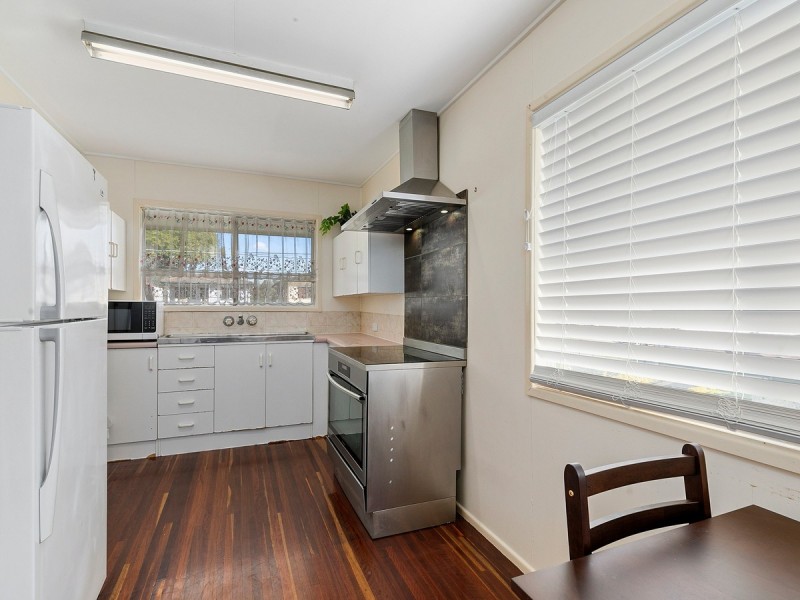 10 Euston Street, Wynnum West QLD 4178