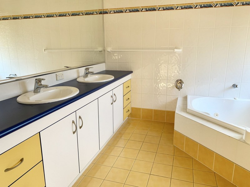 7 Truro Court, Redland Bay QLD 4165