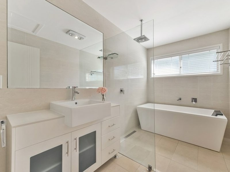 35 Bates Drive, Birkdale QLD 4159