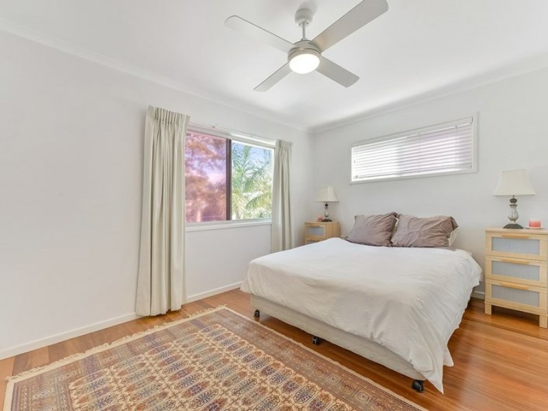 35 Bates Drive, Birkdale QLD 4159