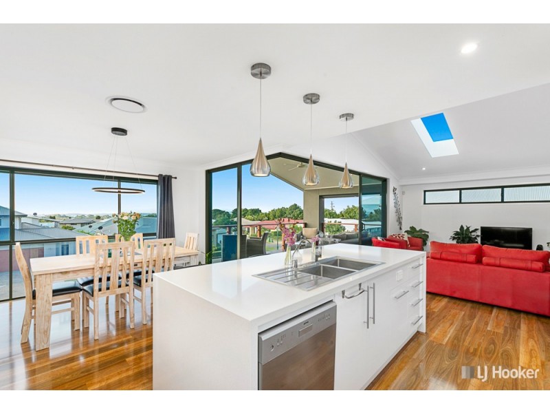 28 Huntly Place, Redland Bay QLD 4165