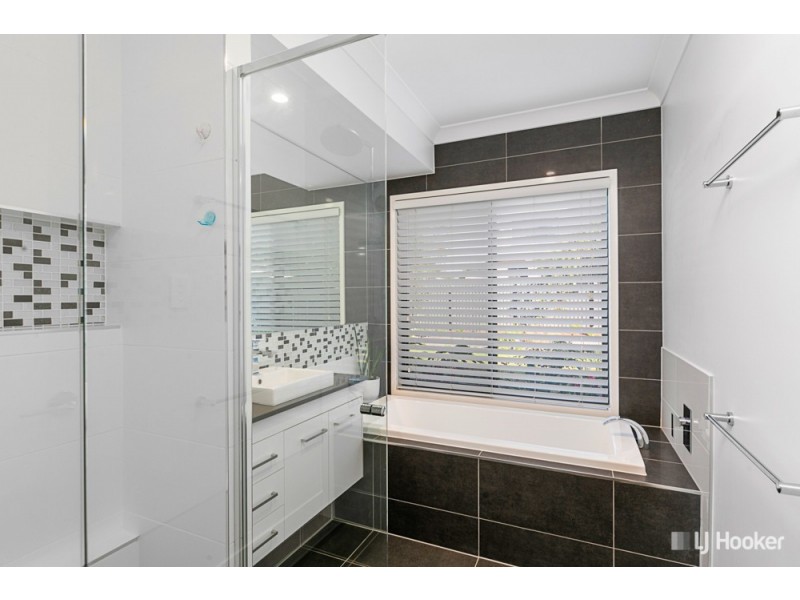 28 Huntly Place, Redland Bay QLD 4165