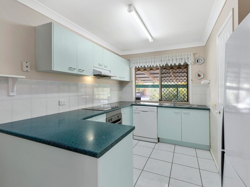 2/1 Club Crescent, Redland Bay QLD 4165