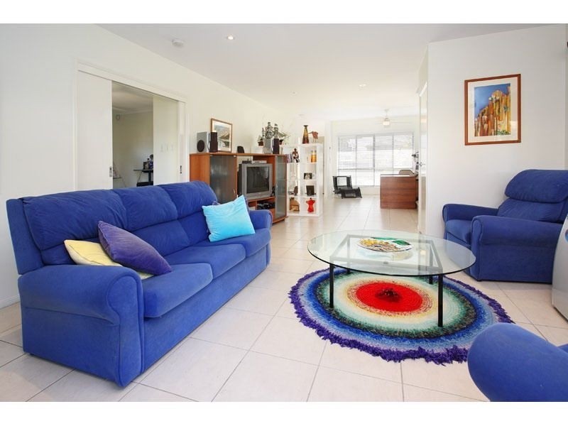 2 Haslingden Drive, Redland Bay QLD 4165