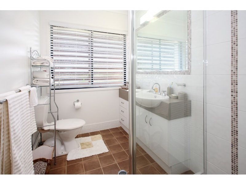 2 Haslingden Drive, Redland Bay QLD 4165