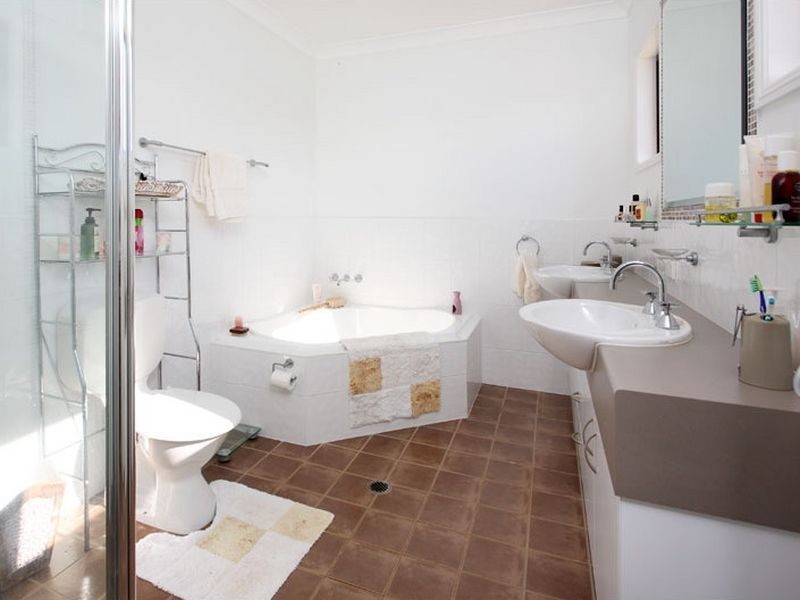 2 Haslingden Drive, Redland Bay QLD 4165