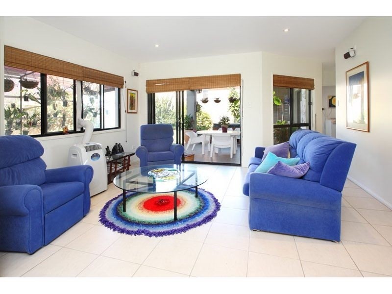 2 Haslingden Drive, Redland Bay QLD 4165