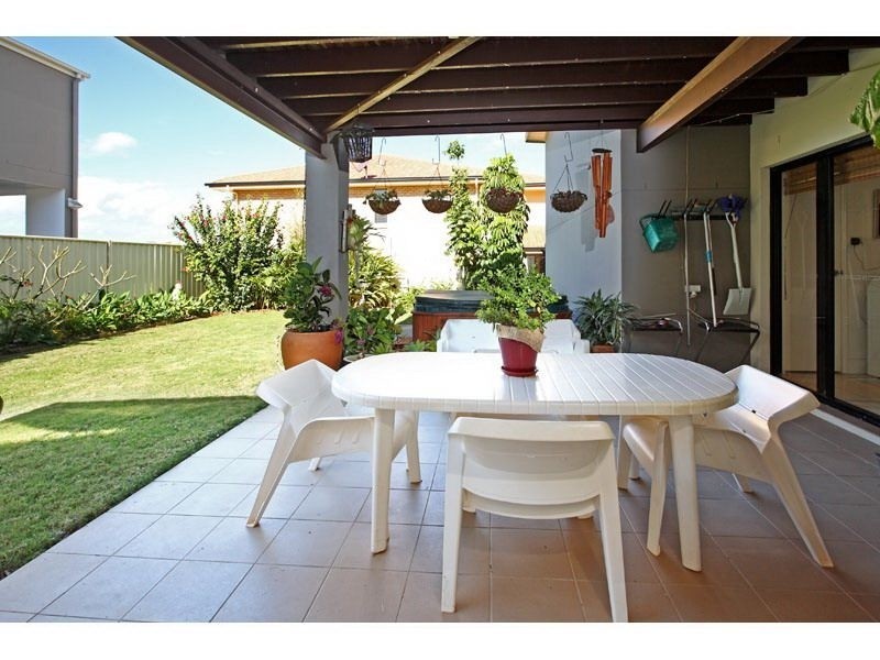 2 Haslingden Drive, Redland Bay QLD 4165