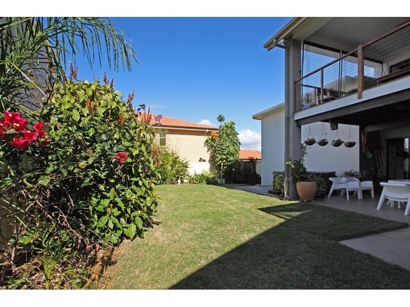 2 Haslingden Drive, Redland Bay QLD 4165