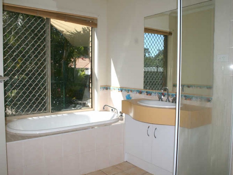 8 Willard Close, Wellington Point QLD 4160