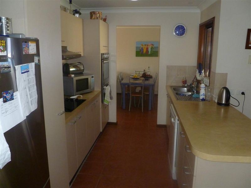 16 Chardonnay Ct, Thornlands QLD 4164