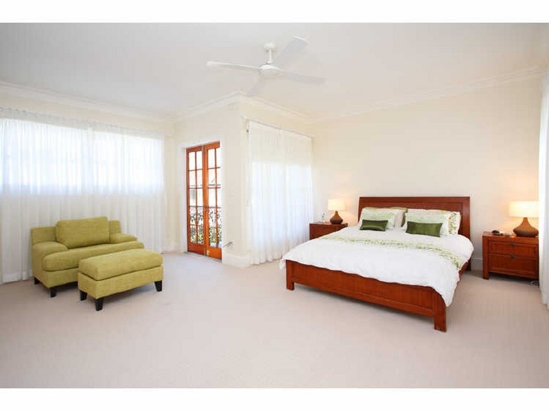 25 Waterloo Esplanade, Wynnum QLD 4178