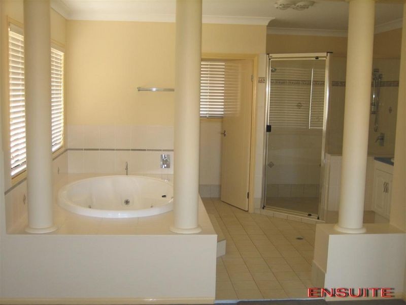 54 Spinnaker Circuit, Redland Bay QLD 4165