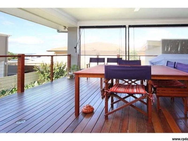 2 Haslingden Dr, Redland Bay QLD 4165