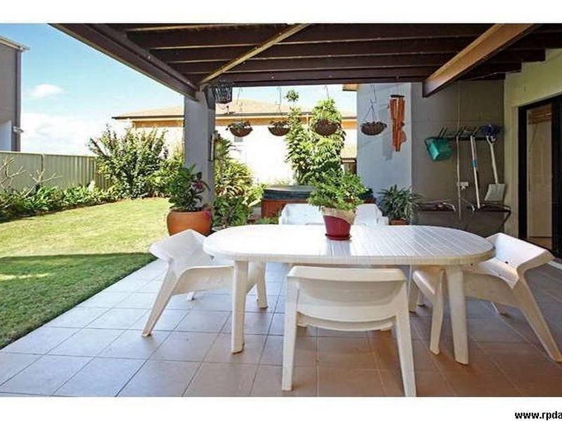 2 Haslingden Dr, Redland Bay QLD 4165