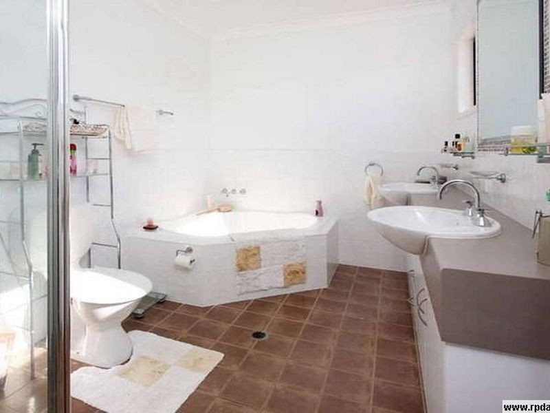 2 Haslingden Dr, Redland Bay QLD 4165