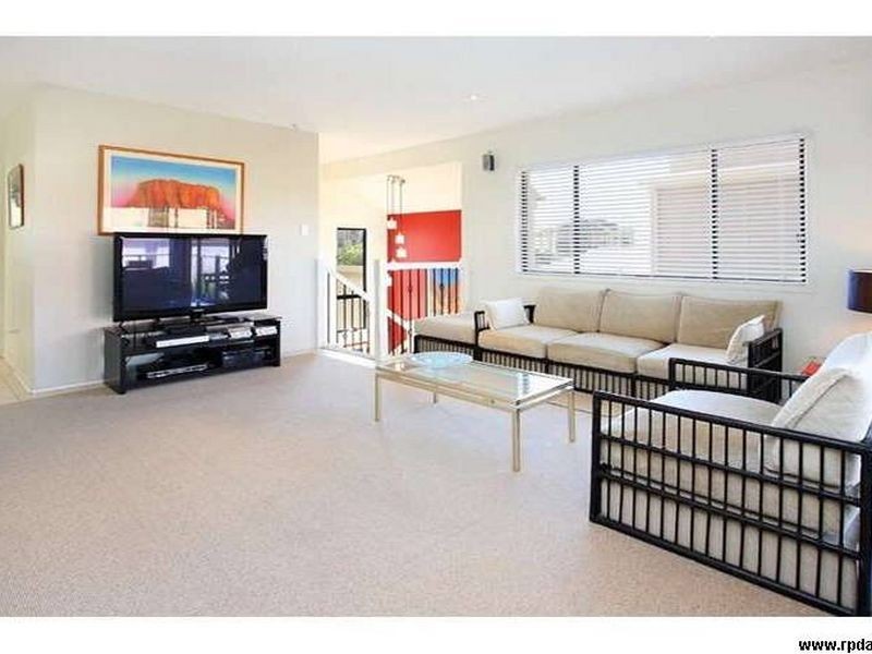 2 Haslingden Dr, Redland Bay QLD 4165