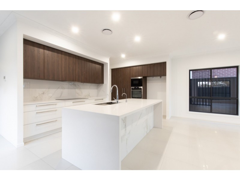 84 Cane Street, Redland Bay QLD 4165