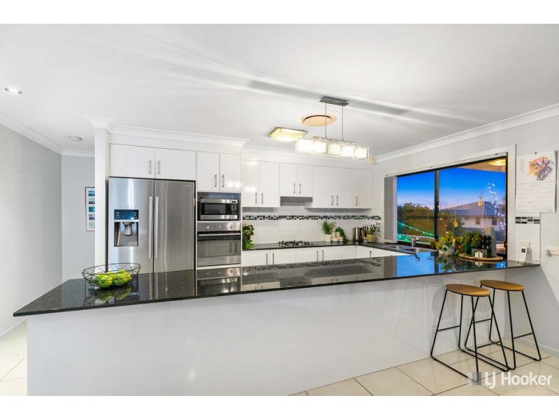 32 Huntly Place, Redland Bay QLD 4165